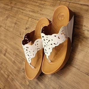FitFlop Flora Women's White Thong Sandals Size 9